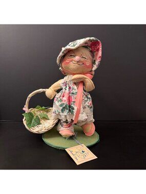 Annalee 1993 11" Bunny Rabbit Doll with Wicker Basket & Floral Outfit Green Base